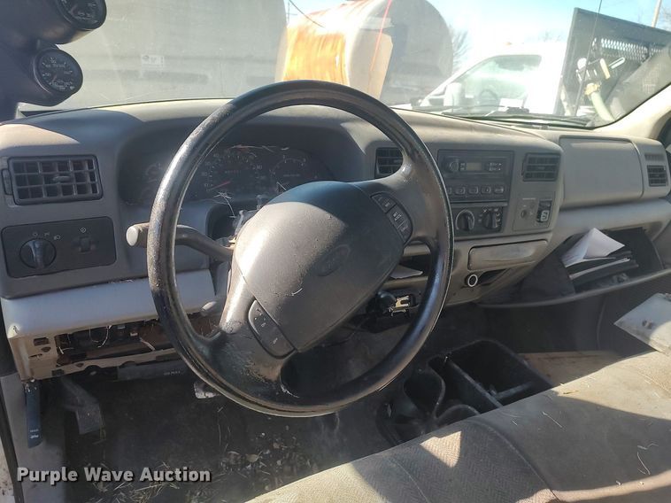 image for item DO3826 2001 Ford F550 Super Duty  flatbed truck