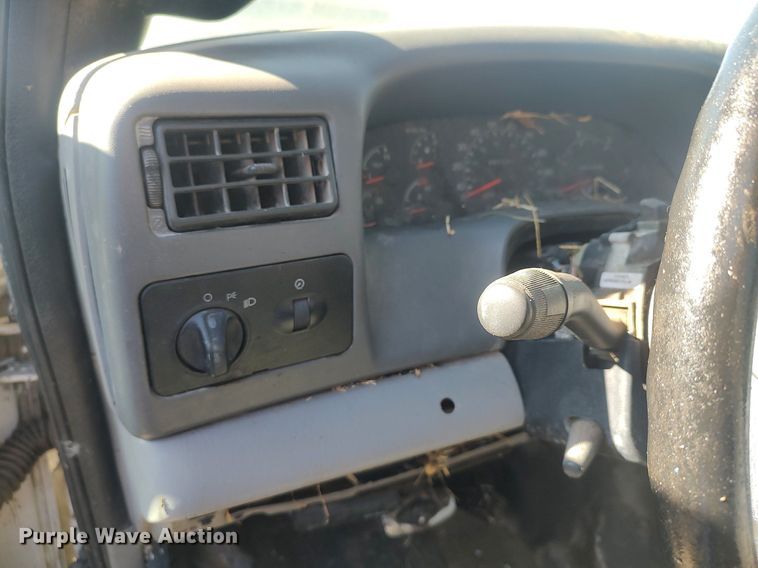 image for item DO3826 2001 Ford F550 Super Duty  flatbed truck