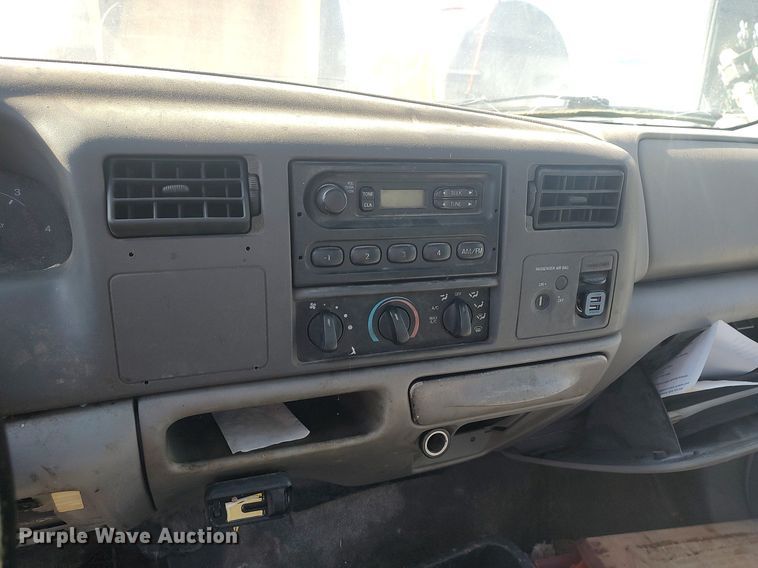 image for item DO3826 2001 Ford F550 Super Duty  flatbed truck