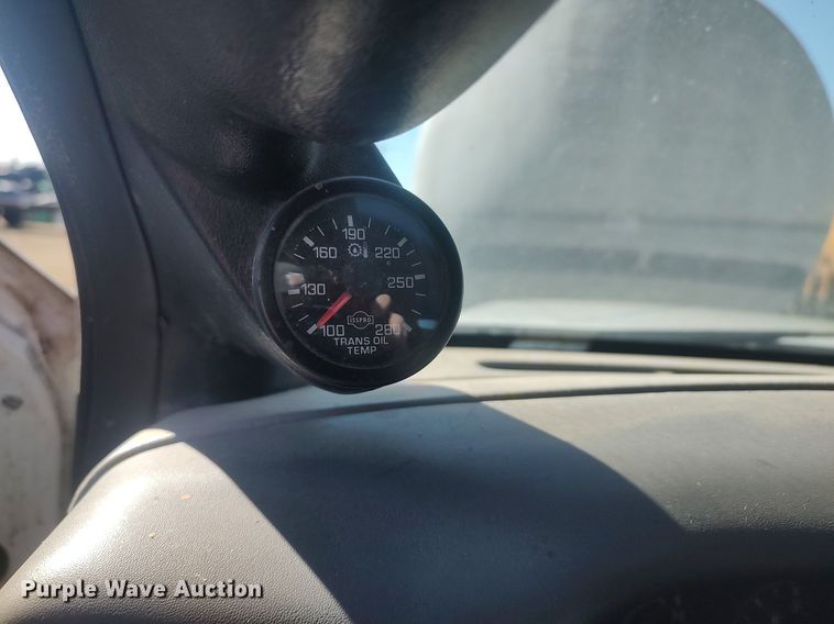 image for item DO3826 2001 Ford F550 Super Duty  flatbed truck