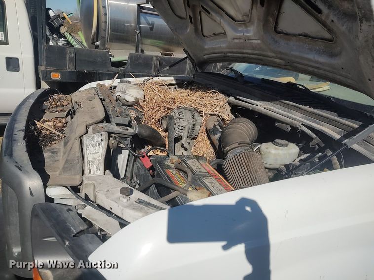 image for item DO3826 2001 Ford F550 Super Duty  flatbed truck