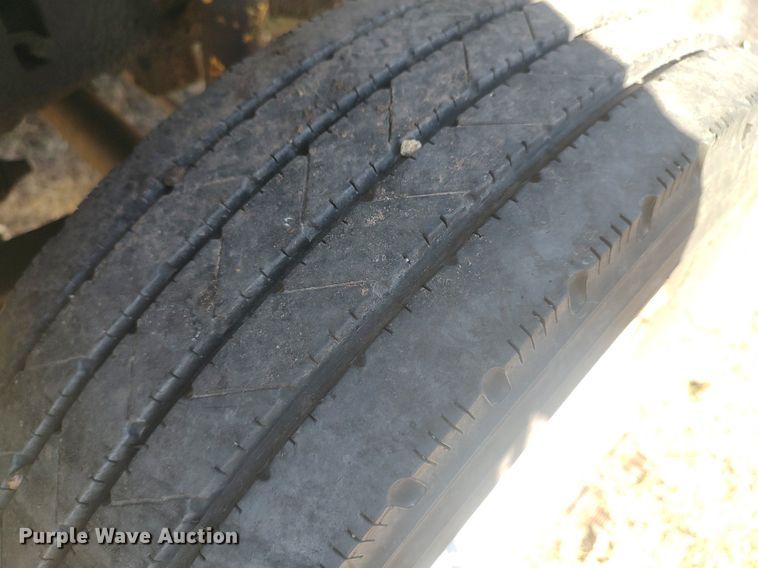 image for item DO3826 2001 Ford F550 Super Duty  flatbed truck