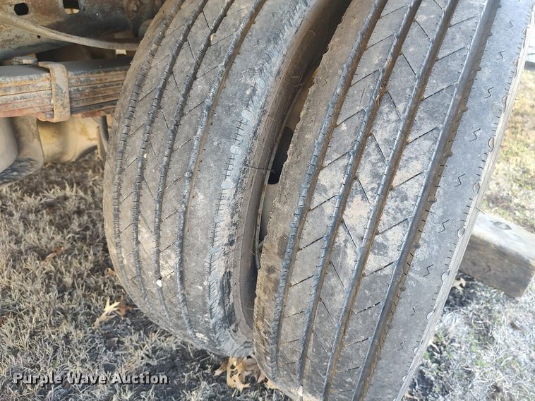 image for item DO3826 2001 Ford F550 Super Duty  flatbed truck