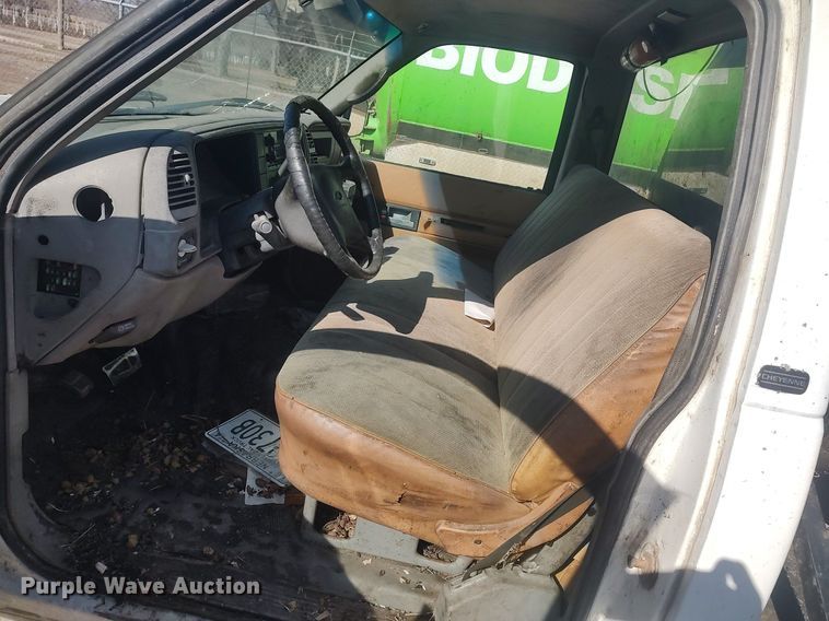 image for item DO3827 1997 Chevrolet 3500HD  tank bed pickup truck