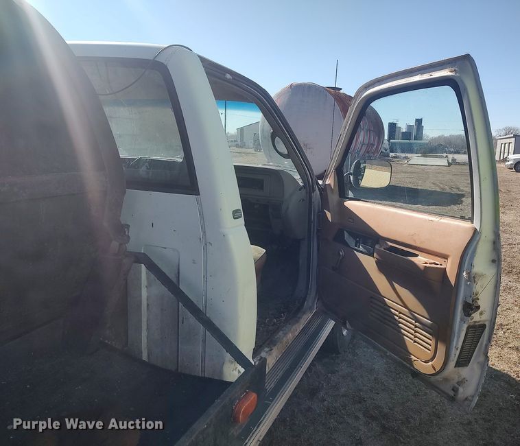 image for item DO3827 1997 Chevrolet 3500HD  tank bed pickup truck