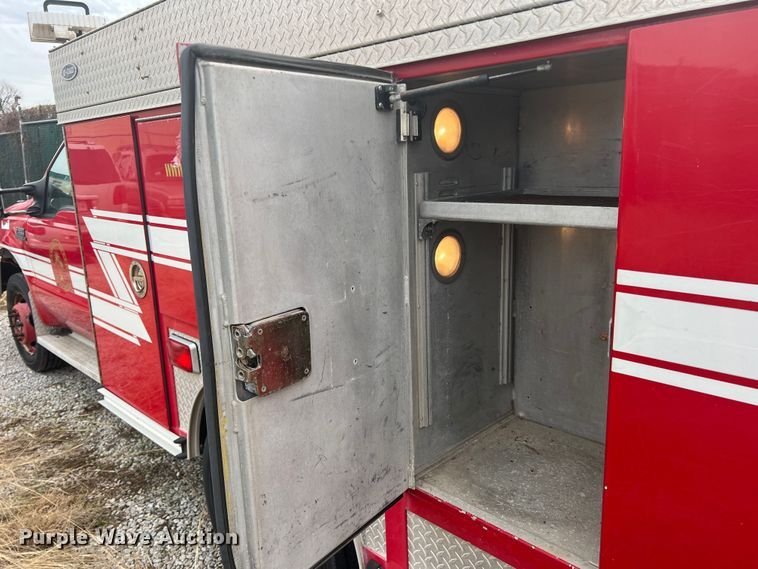 image for item DO8967 2000 Ford F550 Super Duty  brush fire truck