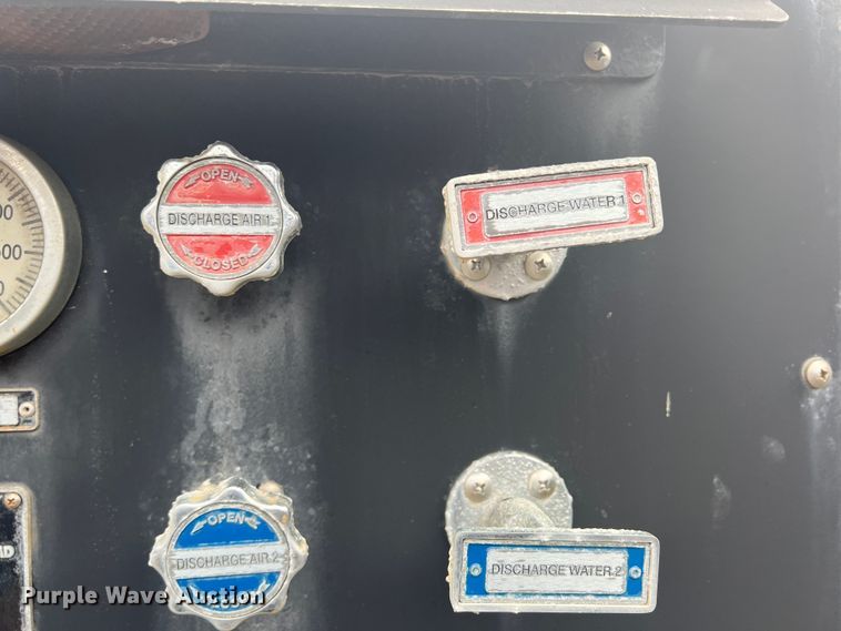 image for item DO8967 2000 Ford F550 Super Duty  brush fire truck