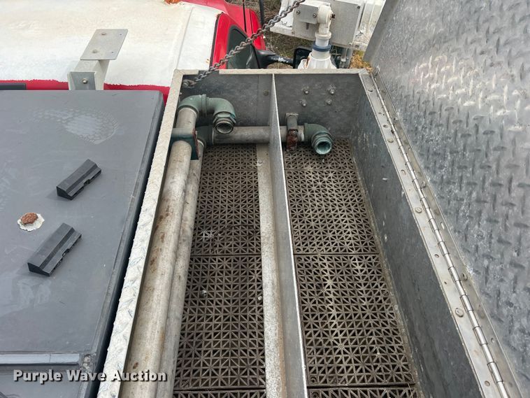 image for item DO8967 2000 Ford F550 Super Duty  brush fire truck