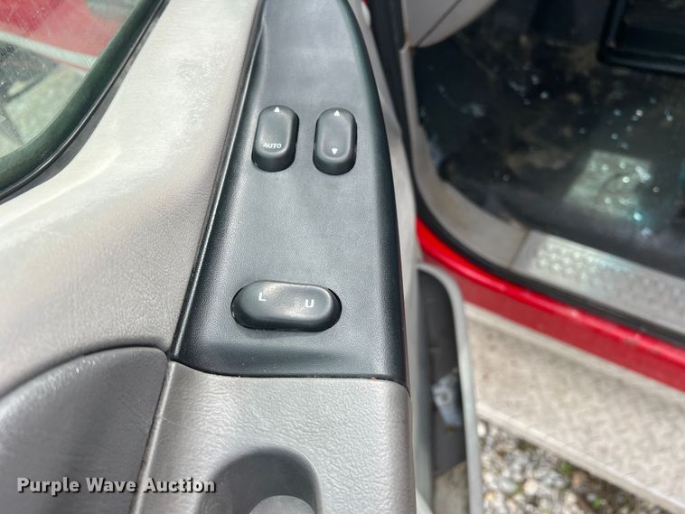 image for item DO8967 2000 Ford F550 Super Duty  brush fire truck