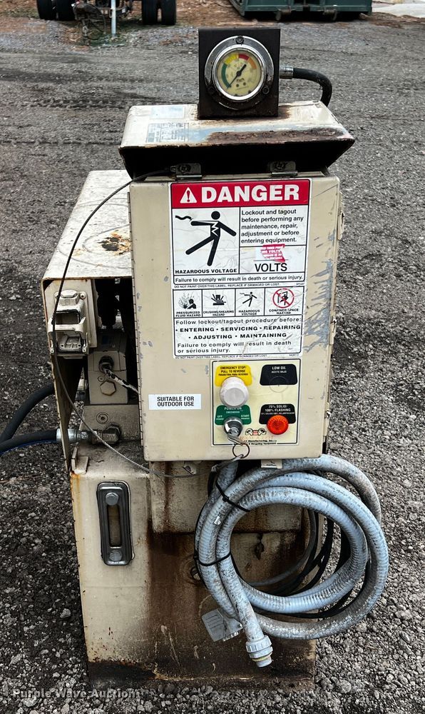 image for item DQ1974 2013 J.V. Manufacturing SCR-02-30  roll-off trash compactor