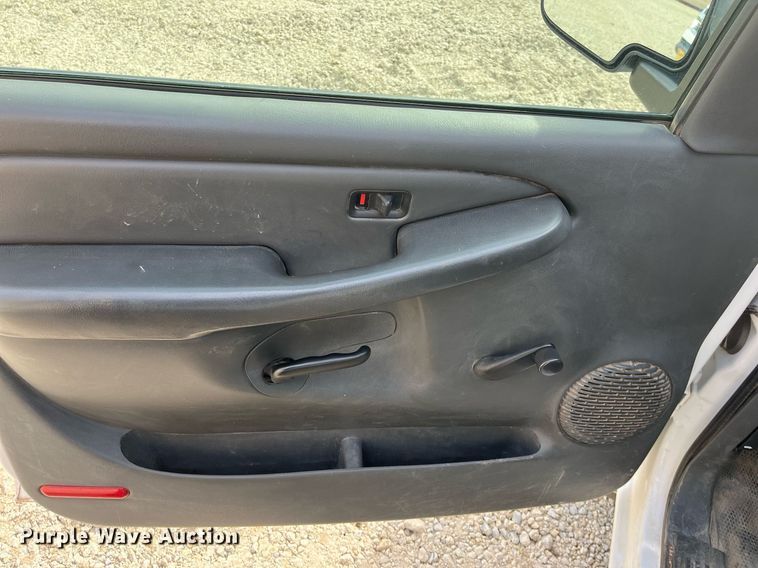 image for item DQ4058 2005 Chevrolet Silverado 1500  Ext. Cab pickup truck