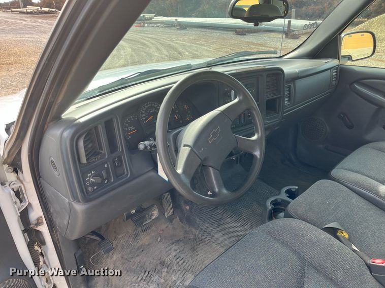 image for item DQ4058 2005 Chevrolet Silverado 1500  Ext. Cab pickup truck