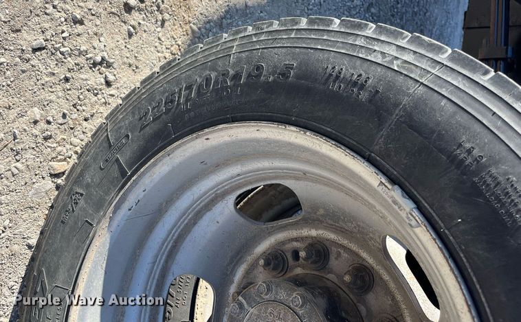 image for item DQ4063 2016 Dodge Ram 5500HD  truck cab and chassis