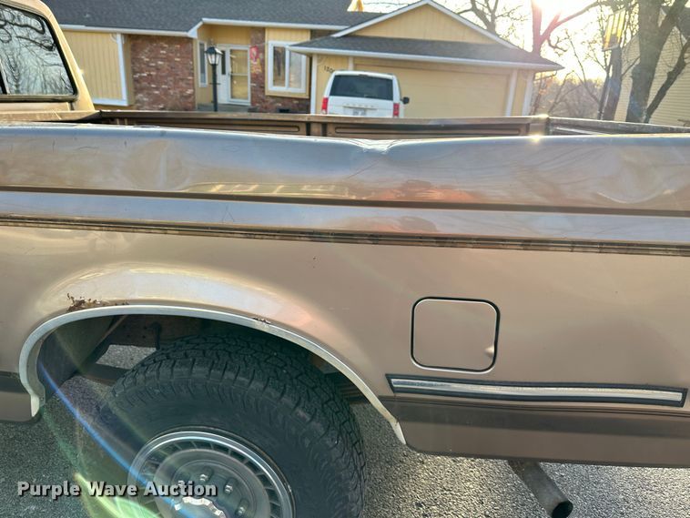 image for item DR6012 1992 Ford F250  SuperCab pickup truck