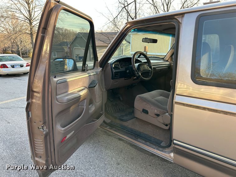 image for item DR6012 1992 Ford F250  SuperCab pickup truck