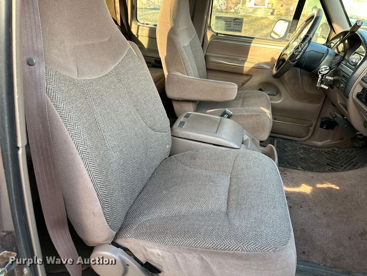 image for item DR6012 1992 Ford F250  SuperCab pickup truck