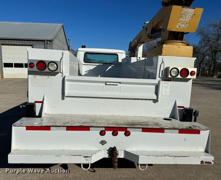 image for item DR7489 1999 International 4900  utility / service truck