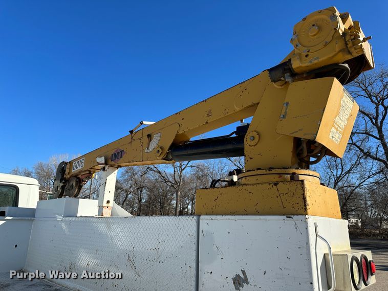 image for item DR7489 1999 International 4900  utility / service truck