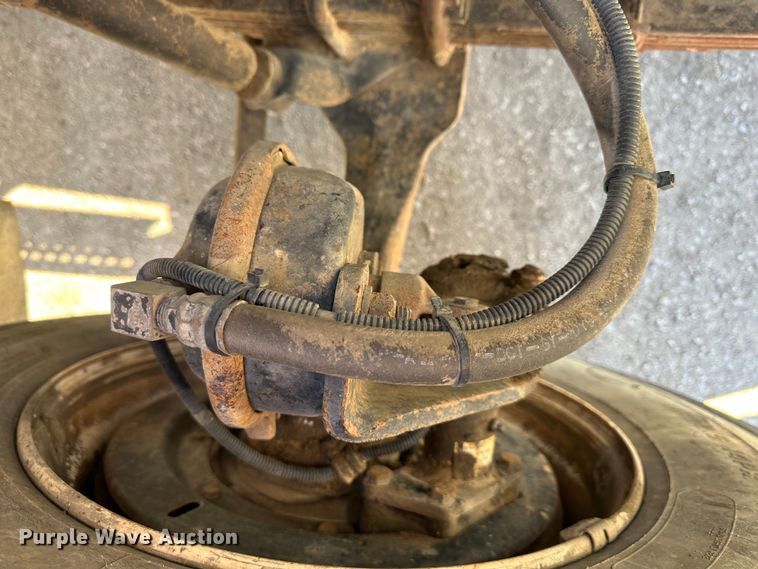 image for item DR7489 1999 International 4900  utility / service truck