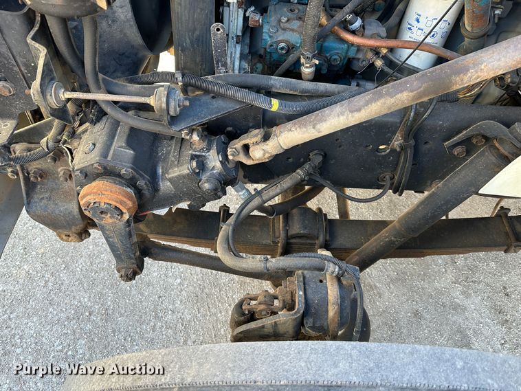 image for item DR7489 1999 International 4900  utility / service truck