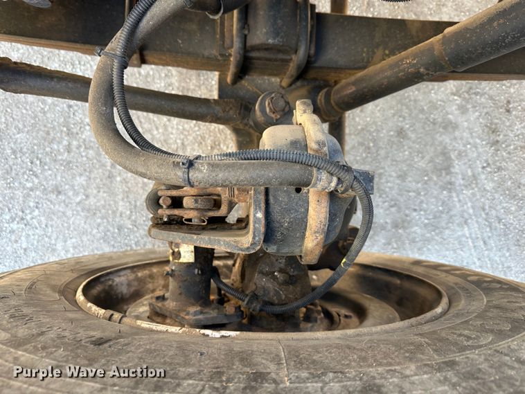 image for item DR7489 1999 International 4900  utility / service truck