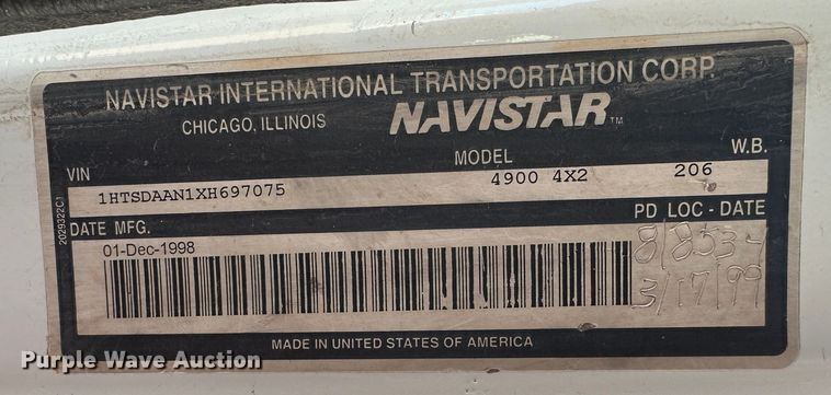 image for item DR7489 1999 International 4900  utility / service truck