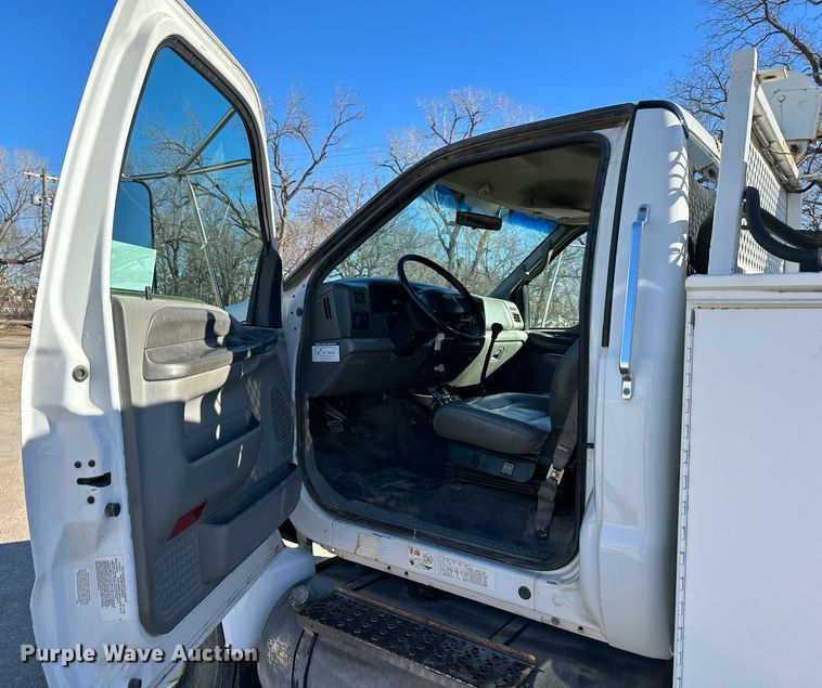 image for item DR7490 2008 Ford F750 Super Duty  utility / service truck