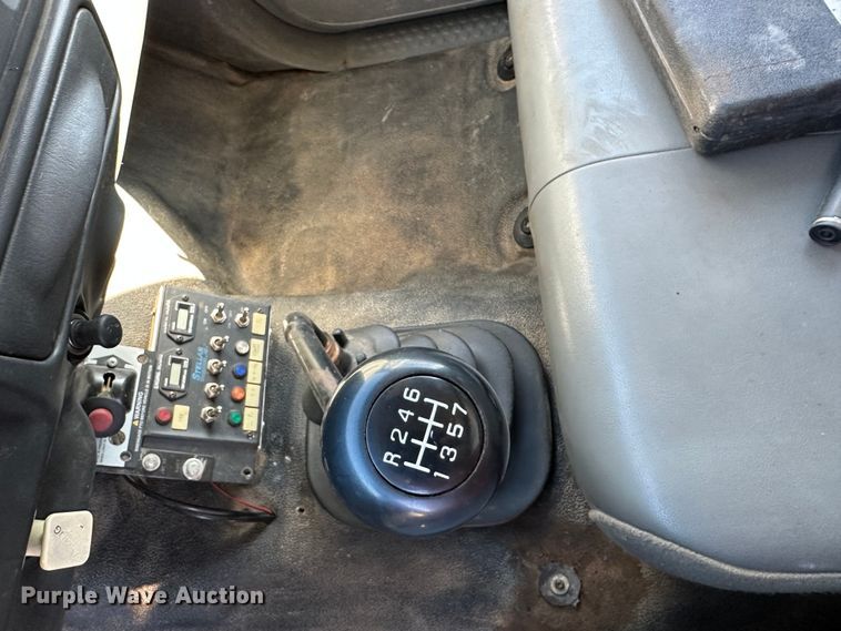 image for item DR7490 2008 Ford F750 Super Duty  utility / service truck