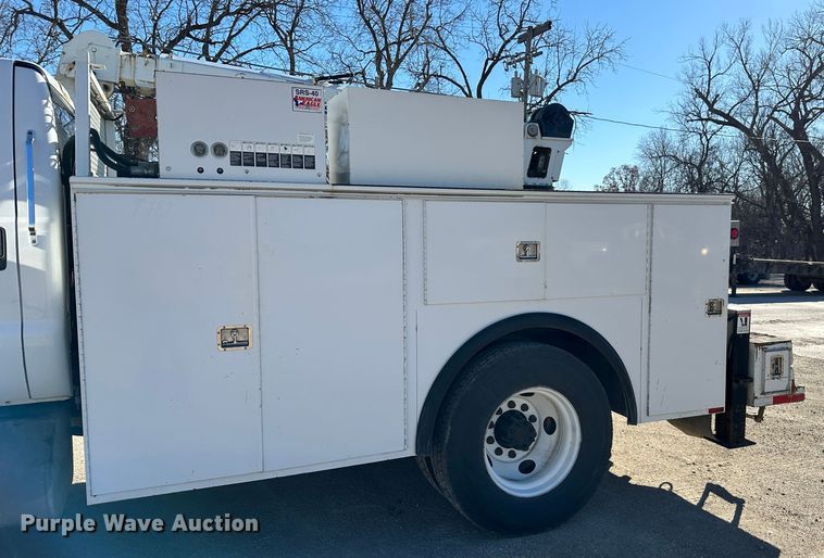 image for item DR7490 2008 Ford F750 Super Duty  utility / service truck