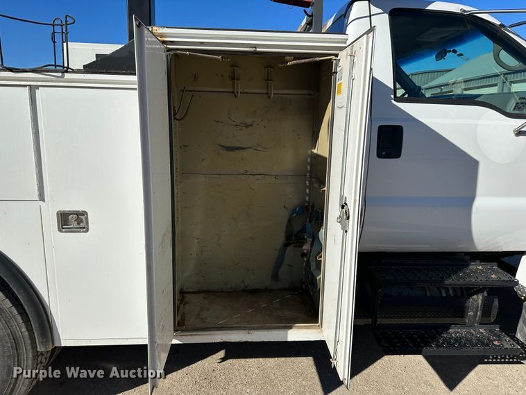 image for item DR7490 2008 Ford F750 Super Duty  utility / service truck