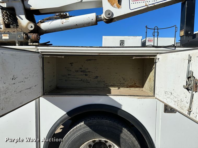 image for item DR7490 2008 Ford F750 Super Duty  utility / service truck