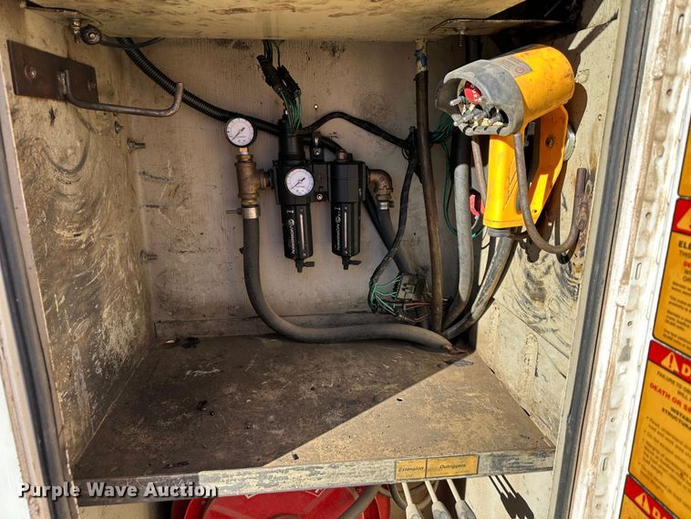 image for item DR7490 2008 Ford F750 Super Duty  utility / service truck