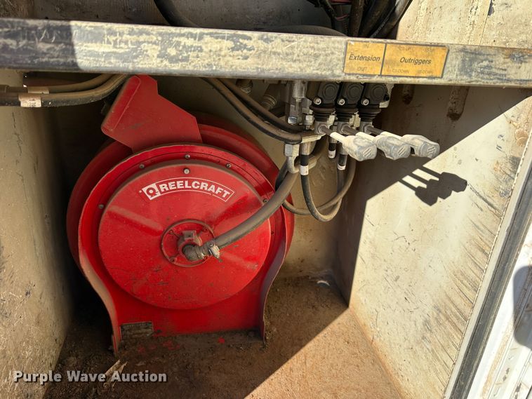 image for item DR7490 2008 Ford F750 Super Duty  utility / service truck