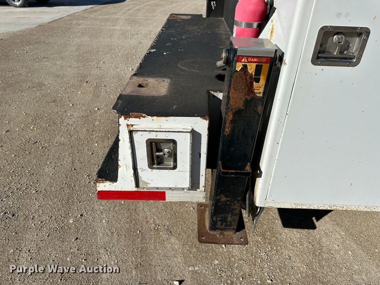 image for item DR7490 2008 Ford F750 Super Duty  utility / service truck