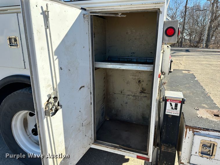 image for item DR7490 2008 Ford F750 Super Duty  utility / service truck