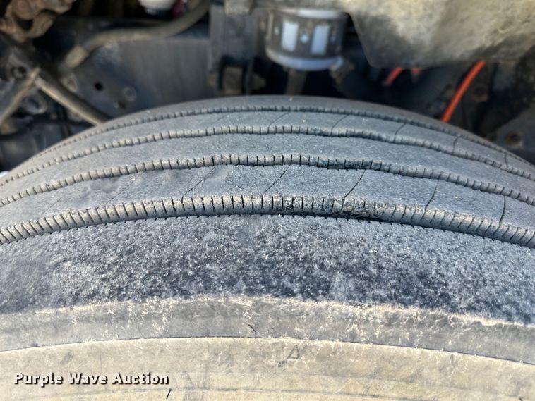 image for item DR7490 2008 Ford F750 Super Duty  utility / service truck