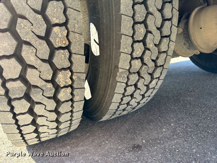 image for item DR7490 2008 Ford F750 Super Duty  utility / service truck