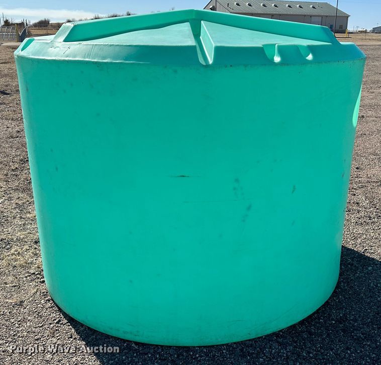 image for item DR7497 1500 gallon poly tank