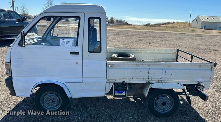 image for item DR7498 Daihatsu  mini truck