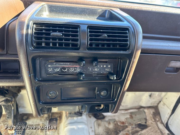 image for item DR7498 Daihatsu  mini truck