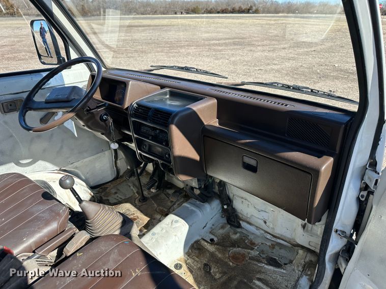 image for item DR7498 Daihatsu  mini truck