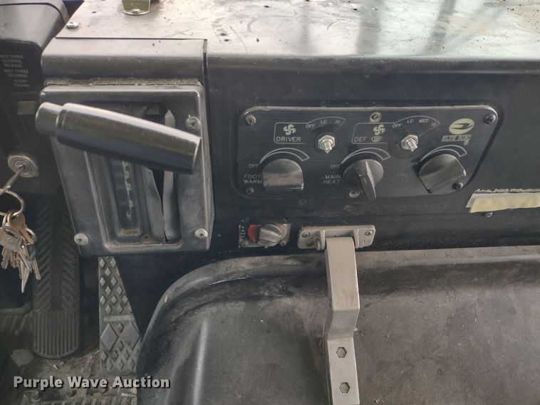 image for item DR8181 1998 Blue Bird TC2000  school bus