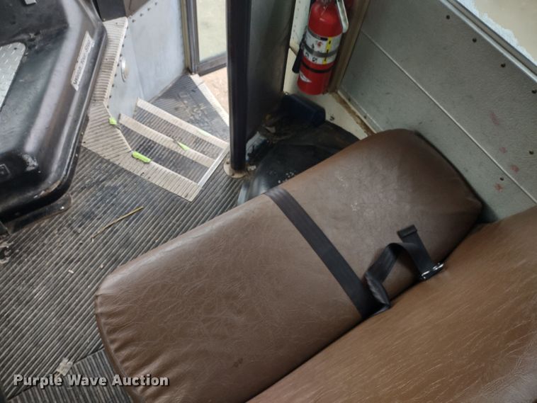 image for item DR8181 1998 Blue Bird TC2000  school bus