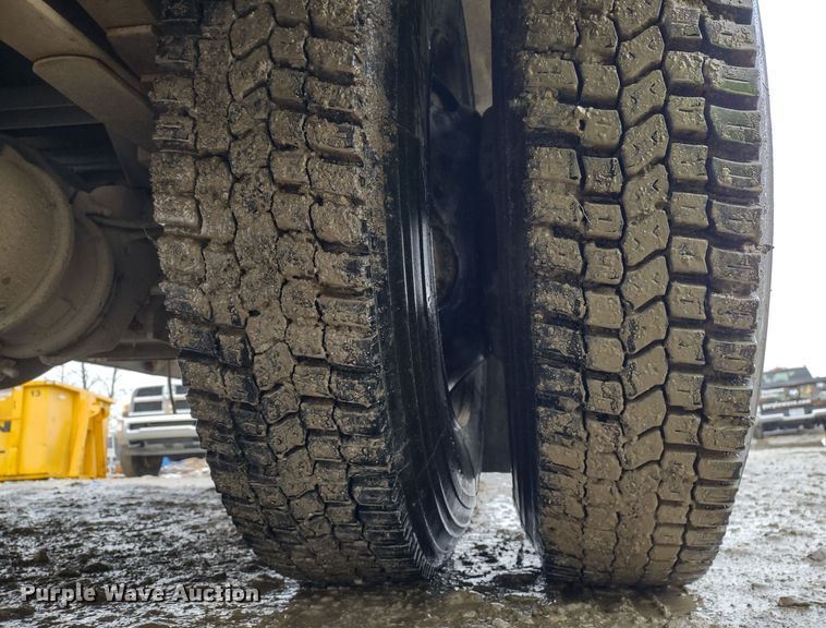 image for item DR8181 1998 Blue Bird TC2000  school bus