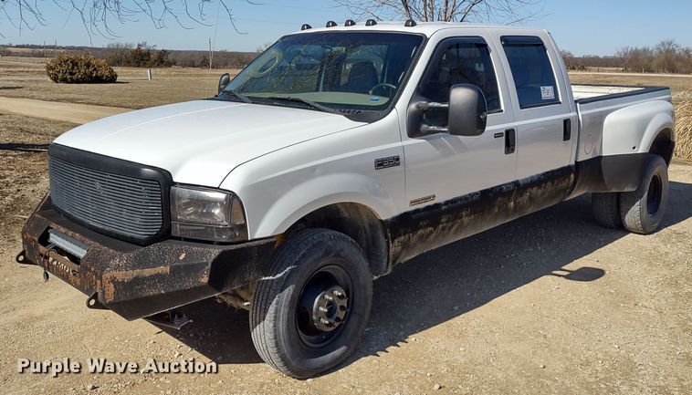 image for item DR8213 2004 Ford F350 Super Duty Lariat  Crew Cab pickup truck
