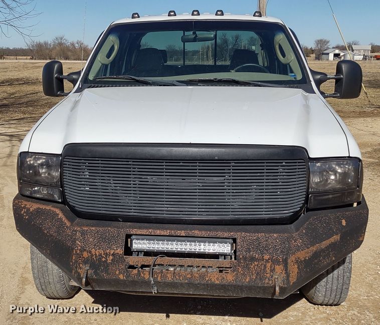 image for item DR8213 2004 Ford F350 Super Duty Lariat  Crew Cab pickup truck