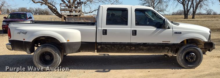 image for item DR8213 2004 Ford F350 Super Duty Lariat  Crew Cab pickup truck