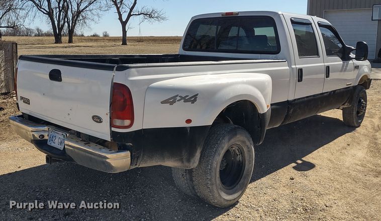 image for item DR8213 2004 Ford F350 Super Duty Lariat  Crew Cab pickup truck