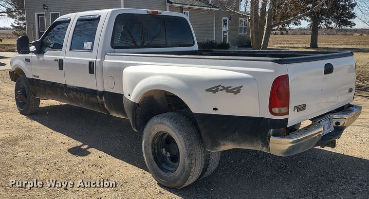 image for item DR8213 2004 Ford F350 Super Duty Lariat  Crew Cab pickup truck