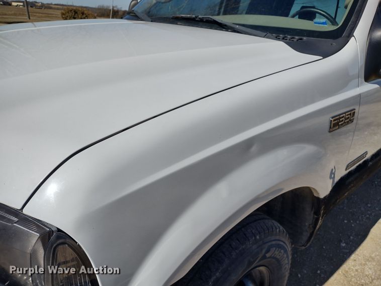 image for item DR8213 2004 Ford F350 Super Duty Lariat  Crew Cab pickup truck